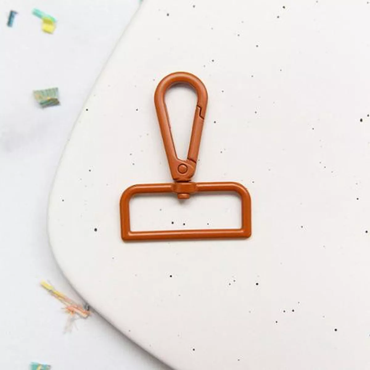 1.5" Swivel Snap Hook 12ct Caramel