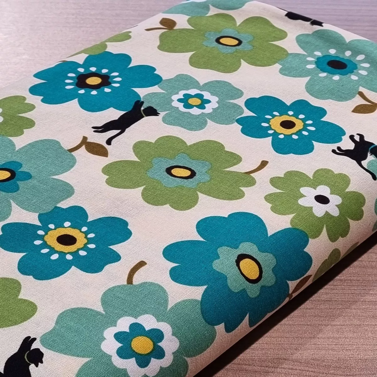 "Neko flower green" on off-white background (price for 10cm)