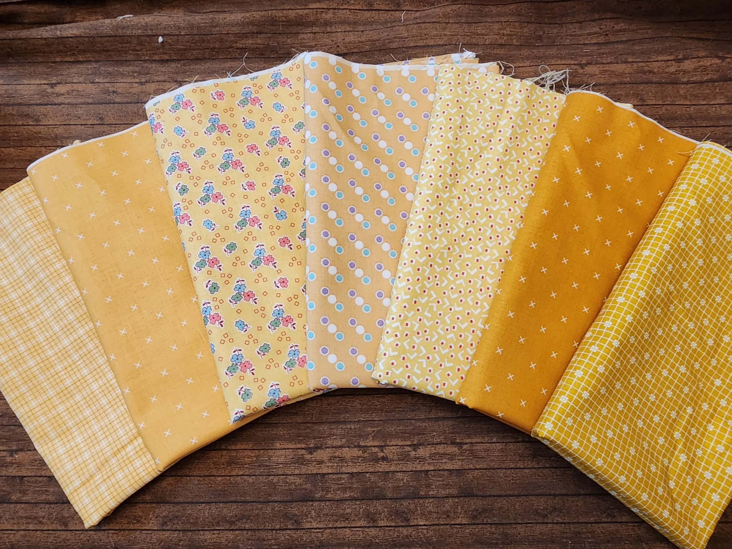 Yellow Lori Holt by Lori Holt for Riley Blake - 7 Piece Half Yard Bundle Pack